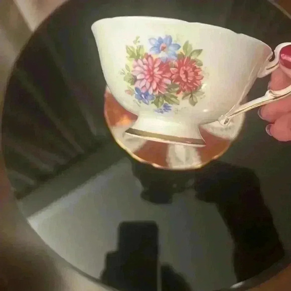 Paragon Burgundy/Gold
Teacup &  Saucer F144E - Picture 8 of 10